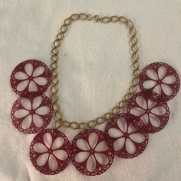 Unique vintage gold tone metal and plastic necklace. Excellent vintage condition - Picture 1 of 1